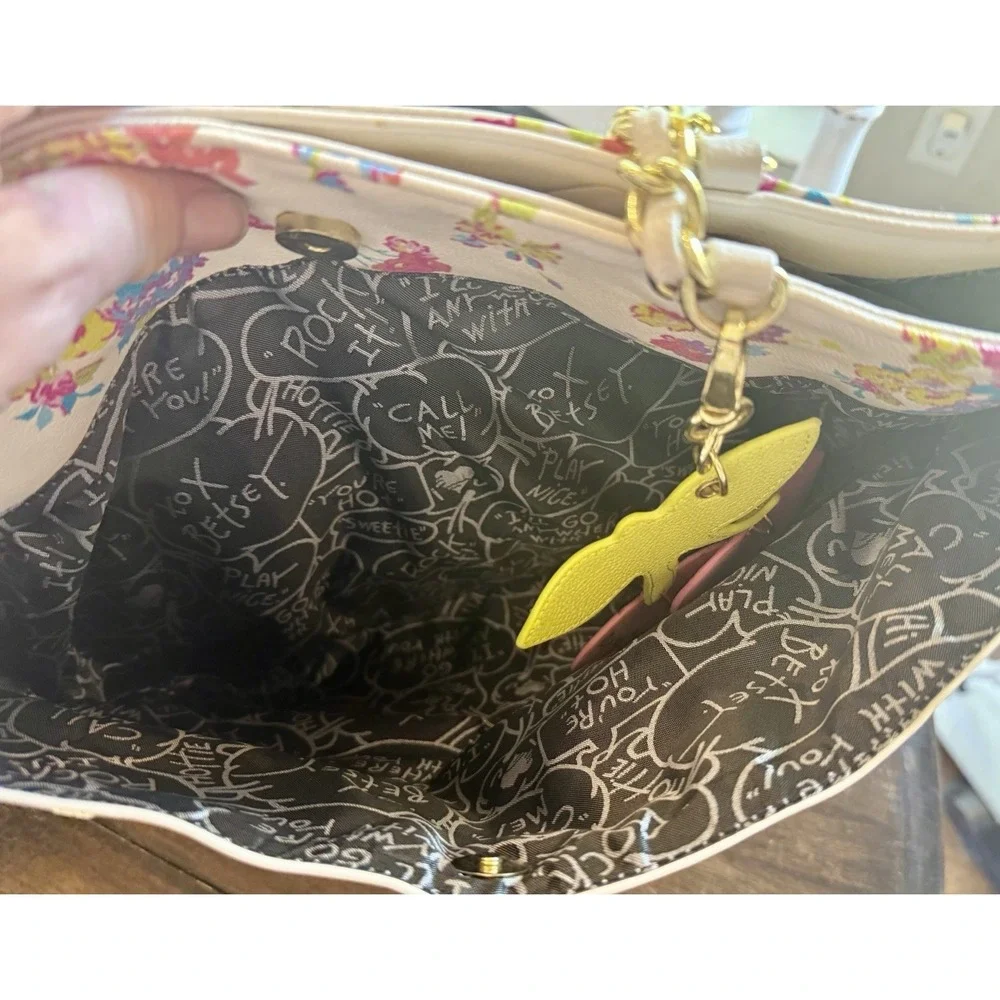 Betsey Johnson Tote Floral Big Bow Chain Strap Accent Logo Spring Pristine Cond.